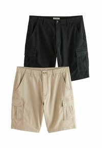 Mustat ja beige cargo-shortsit sivutaskuilla, nappikiinnityksellä ja vahvistetulla ompeleilla. Mustat shortsit ovat ylimpänä, beige shortsit alapuolella.