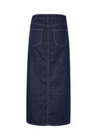 Gonna di jeans, blu scuro, lunghezza al ginocchio, forma a linea A, presenta due tasche posteriori e cuciture visibili. Texture liscia con un design classico.