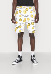 Karl Kani KARL KANI X SMILEY® SMALL SIGNATURE UNISEX - Shorts - white