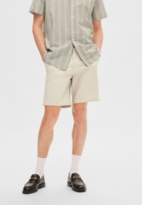 Selected Homme SLHREGULAR BILL FLEX - Lühikesed püksid - moonstruck