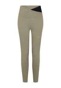 Oliivrohelised leggingsid, millel on kõrge ristatud vöökoht, must aktsentpaneel ja diskreetne logo detail vasakul all. Pehme, veniv kangas.
