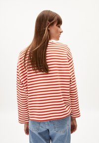 ARMEDANGELS FRANKA STRIPE - Longsleeve - emergency red undyed