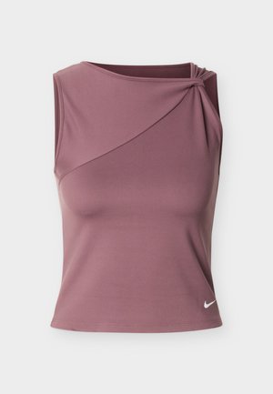 Αμάνικη αθλητική μπλούζα σε μωβ απόχρωση με ασύμμετρο ντεκολτέ και μικρό λευκό λογότυπο Nike στο κάτω αριστερό μέρος.