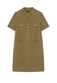Abito camicia verde oliva con scollo a V, maniche corte, due tasche sul petto e cinque bottoni frontali. Tessuto liscio, design casual.