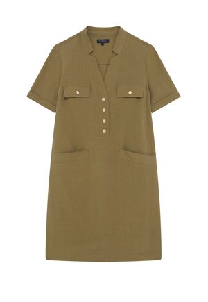 Abito camicia verde oliva con scollo a V, maniche corte, due tasche sul petto e cinque bottoni frontali. Tessuto liscio, design casual.