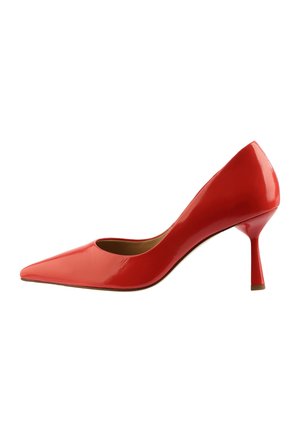 Rote Lackleder-Pumps mit spitzem Zehenbereich und ausgeschnittenem Design, ausgestattet mit einem schlanken Stiletto-Absatz und glattem, glänzendem Finish.