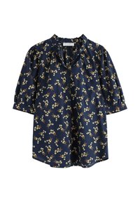 Mørkeblå floral bluse i let stof, med en gathered halsudskæring, korte puffærmer og små hvide og gule blomstermønstre.