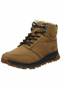 Botas de tobillo de cuero marrón con parte superior texturizada, cordones negros y suela de goma con patrones de tracción. Forro suave en el cuello.