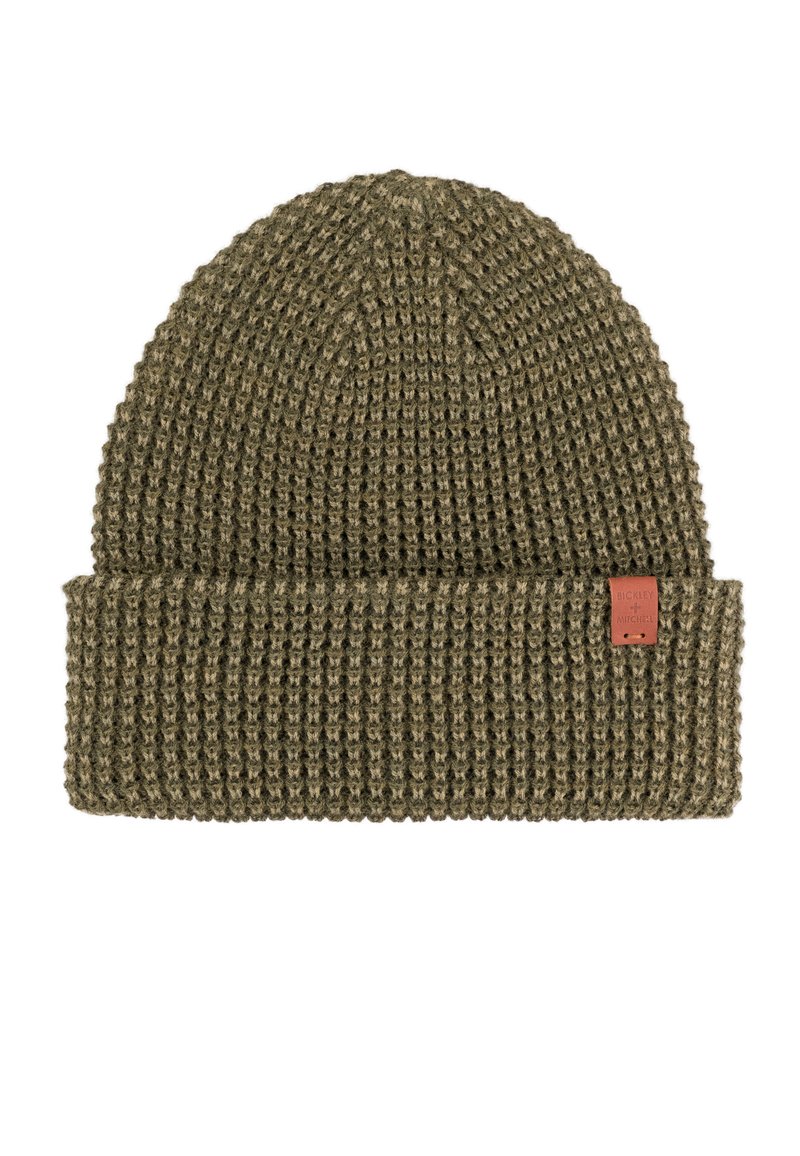 Kozakowy komin w kolorze oliwkowym, z prążkowaną fakturą i złożonym mankietem z małą skórzaną metką marki po boku.