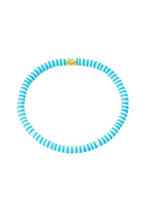 Braccialetto tondo a righe blu e bianco con una piccola chiusura dorata con simbolo di colomba inciso.