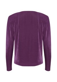 Haut à manches longues violet fabriqué dans un tissu brillant et doux, avec des détails froncés sur les épaules et un ourlet arrondi.