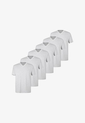 Sechs schlichte, hellgraue V-Ausschnitt-T-Shirts mit kurzen Ärmeln, die überlappend in einer diagonalen Linie auf weißem Hintergrund angeordnet sind.