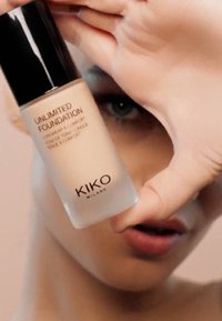 KIKO Milano UNLIMITED FOUNDATION - Base de maquillaje - 06 Gold