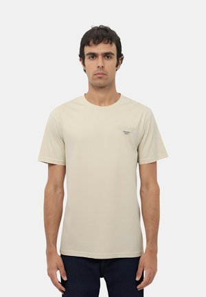 EM000574AF12334  - T-shirt basic - marrone