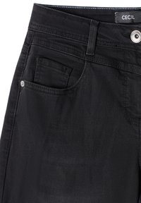 Zwarte denim jeans met een standaard tailleband, een voorklep met een decoratieve knoop en subtiele stikseldetails. Merklabel: CECIL.