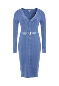 Robe cardigan à manches longues en tissu côtelé bleu doux, avec un col en V, une fermeture à boutons et une ceinture assortie avec un accent argenté.