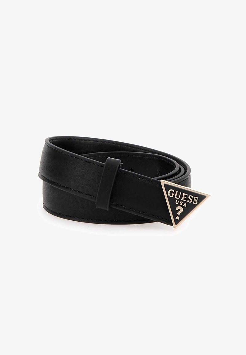 Ceinture en cuir noir roulée avec une boucle métallique triangulaire gravée de "GUESS USA" et un point d'interrogation.