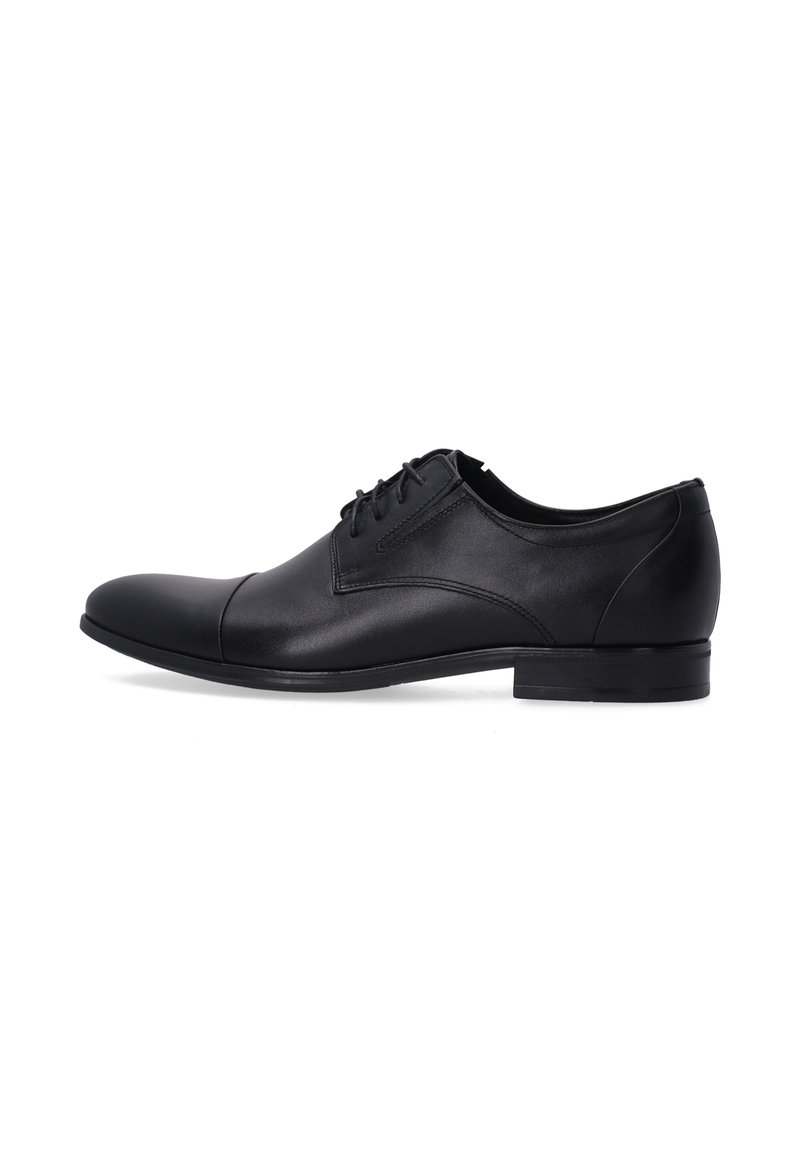 Zwarte leren dress shoe met een ronde neus, een slank ontwerp, een eenvoudige flap en een vetersluiting met vijf oogjes. Gladde textuur, lage hak.