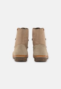 El Naturalista Stivaletti stringati - taupe