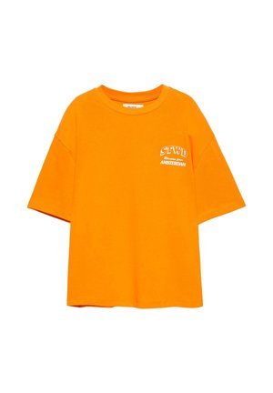 Feloranje T-shirt met korte mouwen en ronde hals, met witte tekst "STWD Blossoms from AMSTERDAM" op de linkerborst.