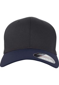 Schwarze Kappe mit einer strukturierten Krone und einem gebogenen navy-blauen Schirm. Der Stoff ist strukturiert und verfügt an der Vorderseite über ein Etikett zur Markenkennzeichnung.