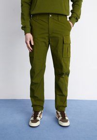 The North Face ANTICLINE PANT - Cargobyxor - forest olive