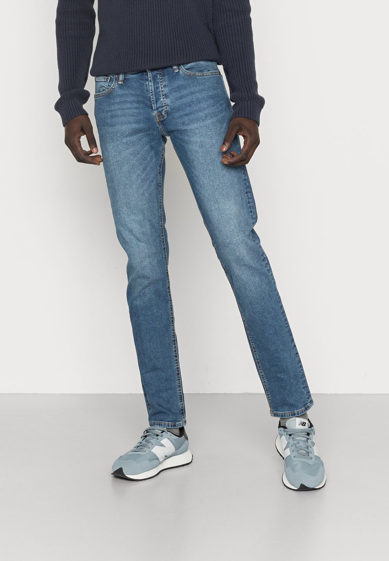 JACK & JONES Heren Glenn Original Slim Fit Jeans: Hoogwaardige stretch voor aldaags gebruik, Donkerblauw, 32W / 32L JACK & JONES Heren Glenn Original Slim Fit Jeans: Hoogwaardige stretch voor aldaags gebruik, Donkerblauw, 32W / 32L