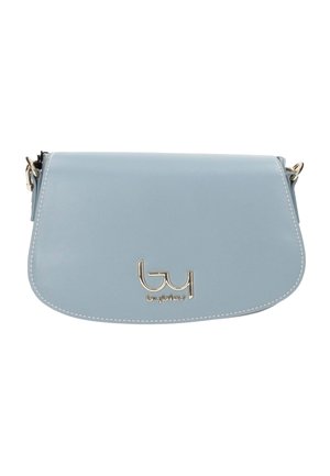 Borsa a tracolla in pelle azzurro chiaro con patta curva, cuciture bianche e logo Byblos in argento sulla parte anteriore.