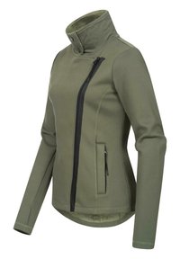 Giacca leggera color verde oliva con colletto alto, zip anteriore asimmetrica e due tasche laterali con zipper. Texture liscia.