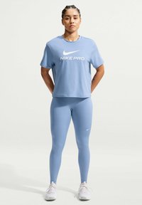 Επιλέχθηκε, work blue/(white)