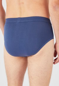 Blauwe katoenen herenonderbroeken met een zachte textuur, elastische tailleband en minimalistisch ontwerp. Biedt bedekking aan de achterkant met een strakke pasvorm.