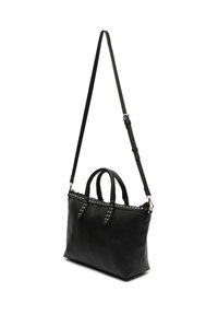 Borsa a mano in pelle nera con doppi manici e una tracolla regolabile e removibile. Presenta borchie argentate lungo il bordo superiore per un tocco di dettaglio in più.