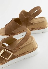 Next FOREVER COMFORT - Sandály na platformě - tan brown