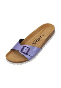 Sandal in sintetico viola con una fascia larga e una fibbia. Presenta una soletta in sughero marrone e una suola in gomma bianca. Texture liscia.