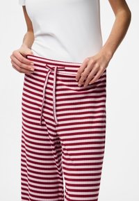 Pieces PCLAYA MW WIDE  - Tygbyxor - goji berry