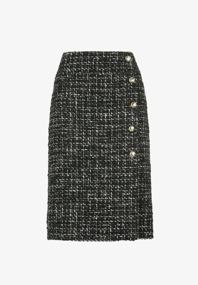 Fustă din tweed alb-negru cu croială dreaptă, având cinci butoane decorative aurii pe partea stângă. Textură structurată.