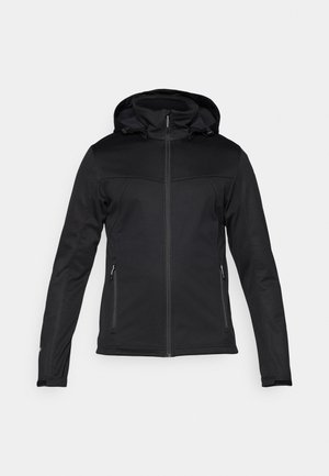 Chaqueta con capucha negra, fabricada en material softshell, que cuenta con un cierre frontal, dos bolsillos laterales y un diseño en panel superior texturizado.