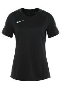 Czarna krótki rękaw sportowa koszulka z lekkiego materiału, z okrągłym dekoltem i białym logo Nike na górnej lewej stronie.