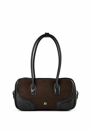 Kleine rechteckige Handtasche in Dunkelbraun mit schwarzem Lederbesatz und zwei langen schwarzen Henkeln, vorne mit minimalistischem Metall-Logo.