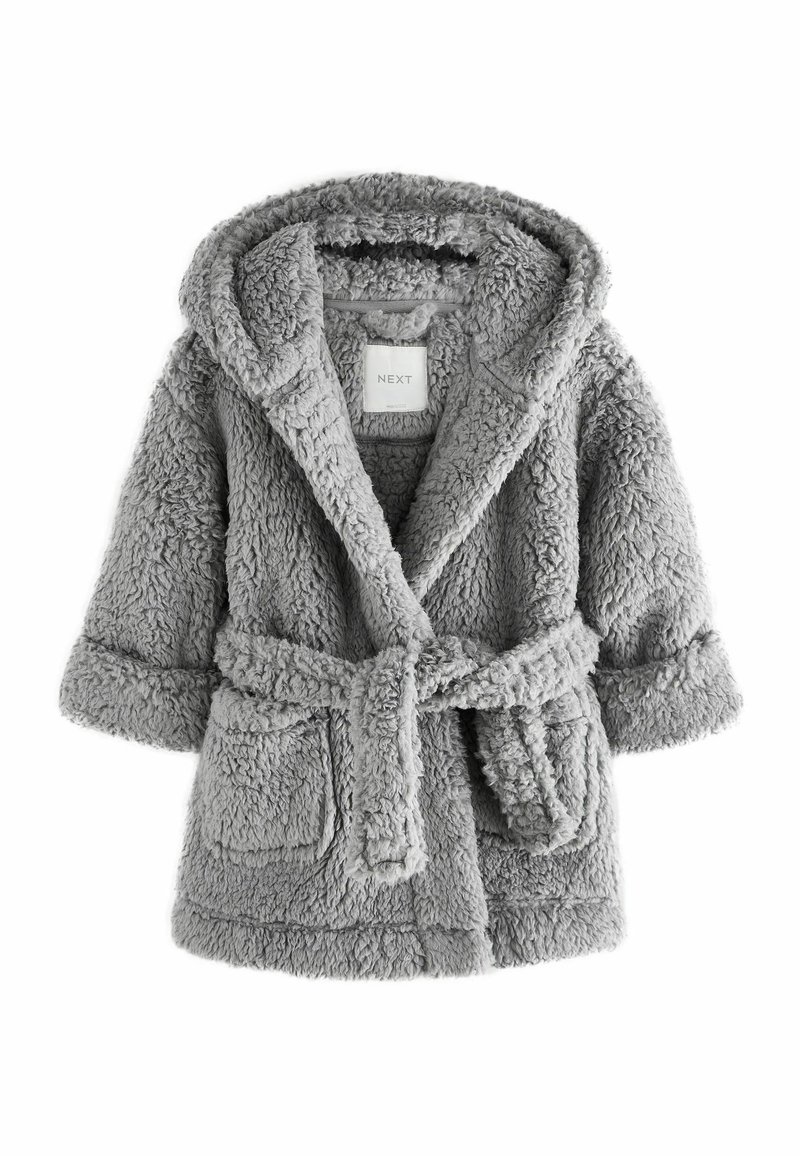 Grau flauschiger Bademantel mit Kapuze, strukturiertem Stoff, Bindegürtel und zwei vorderen Taschen. Enthält ein Etikett innen mit dem Markennamen.