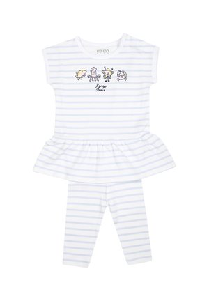 Completo a due pezzi bianco e azzurro a righe che presenta una maglietta a maniche corte con orlo plissettato e grafiche di creature marine giocose, oltre a leggings coordinati.