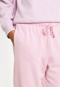 Levi's® PANTS - Trainingsbroek - winsome orchid