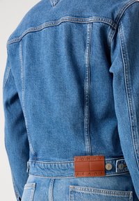 Tommy Jeans CLASSIC TRUCKER JACKET  - Jeansjacke - denim medium