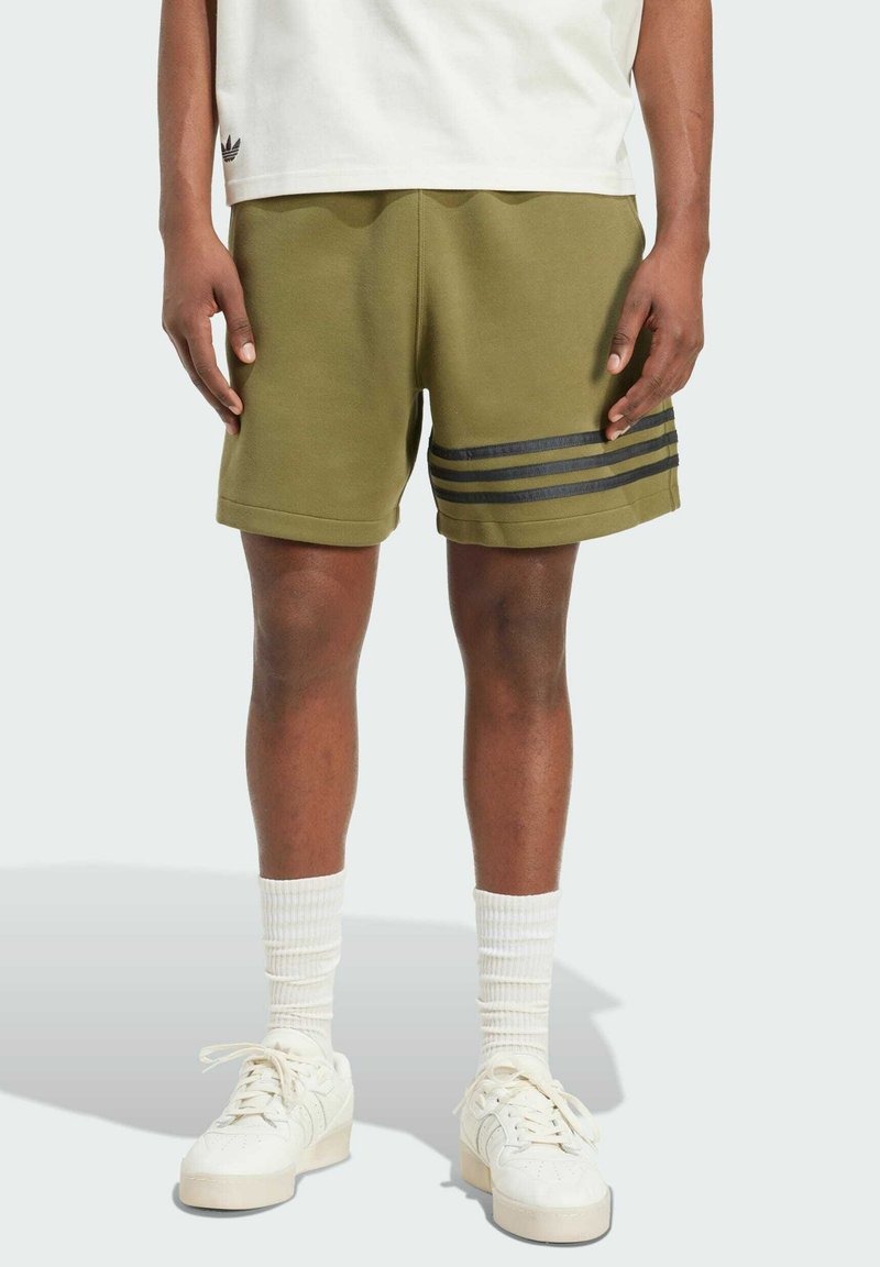 adidas Originals NEUCLASSICS - Teplákové kalhoty - focus olive