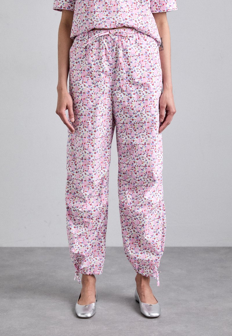 Baum und Pferdgarten NOORA - Nohavice - pink liberty