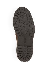 Zwarte rubberen buitenzool met diepe profielpatronen en reliëfbranding. Bevat tekst met "Marc O'Polo" en "Made in Portugal."