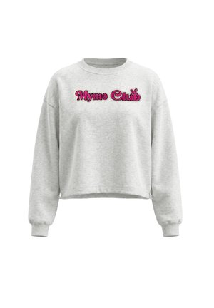 Lichtgrijze cropped sweater met lange mouwen en roze "Mymo Club" tekst geborduurd op de borst.