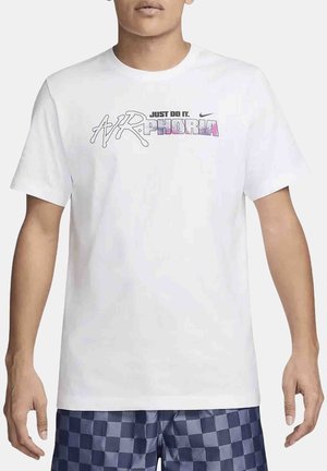 Nike Sportswear LIFESTYLE - T-shirt print - weiss