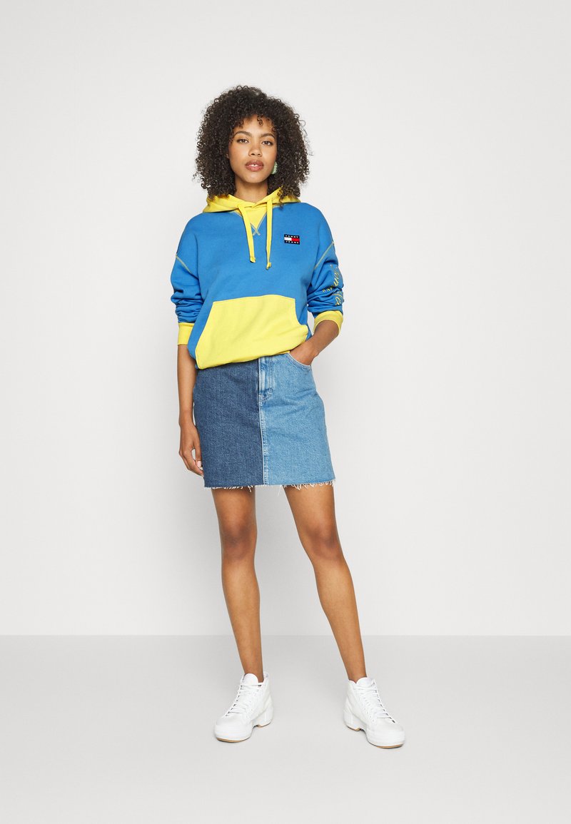 Tommy Jeans COLORBLOCK HOODIE - Sweatshirt - electric aqua/bleu - ZALANDO.FR