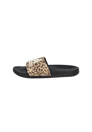 Sandalia negra tipo slide con una amplia tira de estampado de leopardo con el logo de una marca deportiva blanca, vista desde un lado.